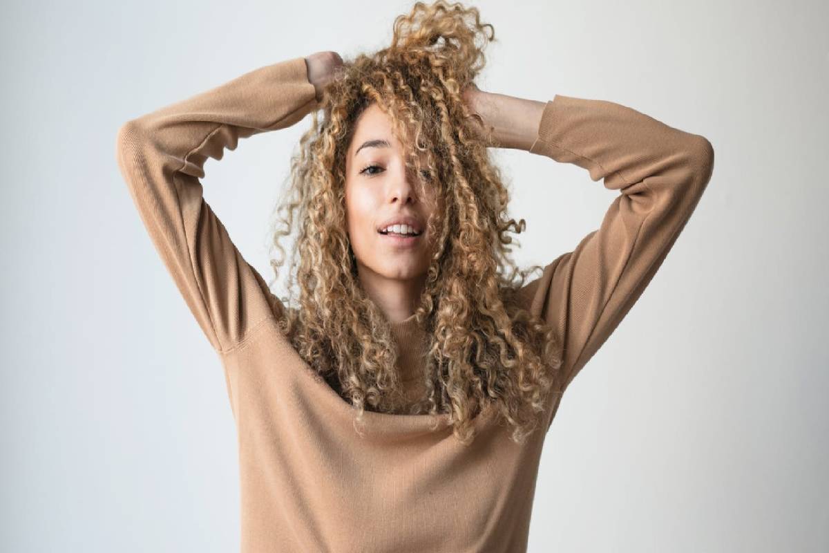 Best Shampoo For Curly Hair – 4 Shampoos to Define and Care
