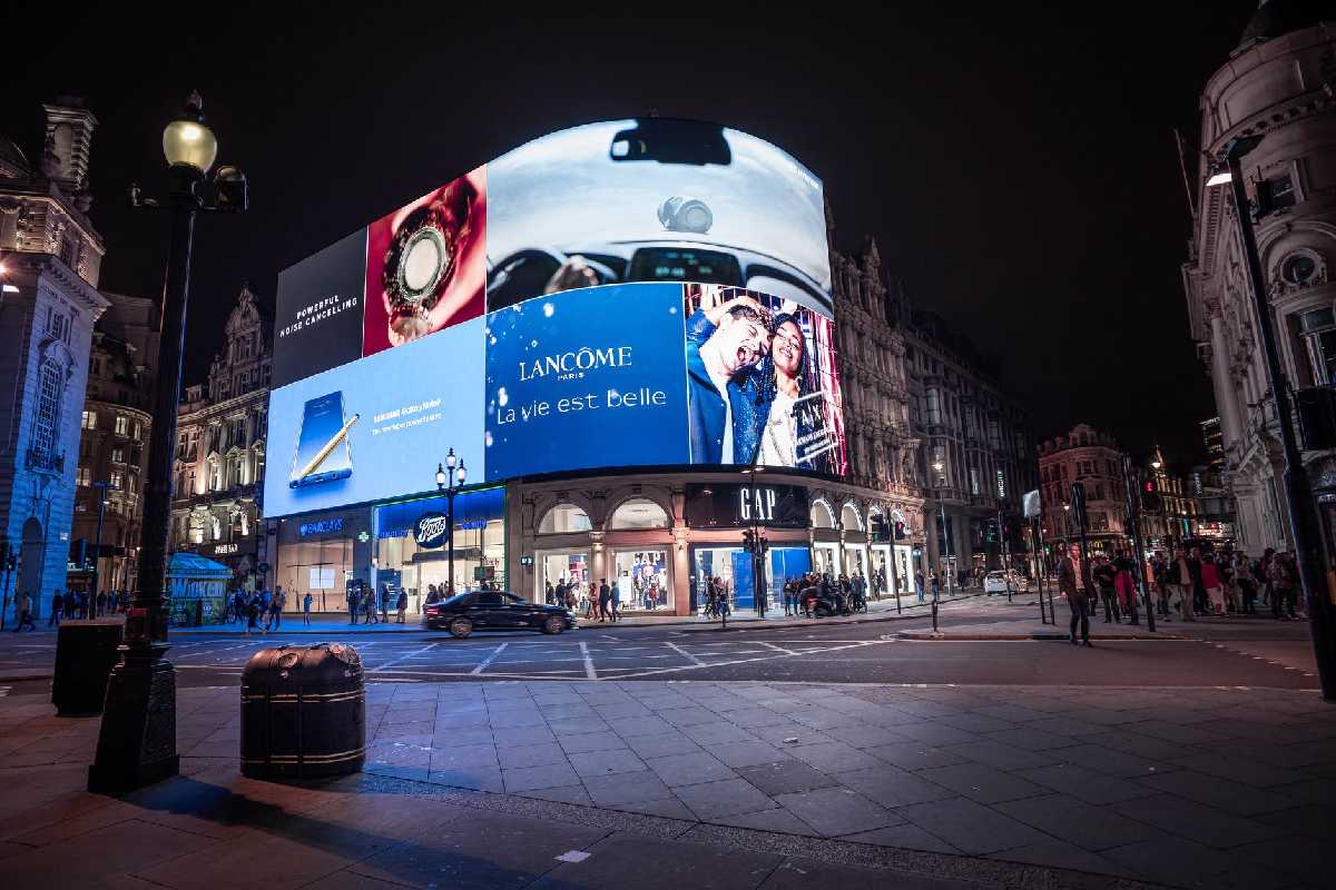  How To Make The Billboard Signs More Engaging