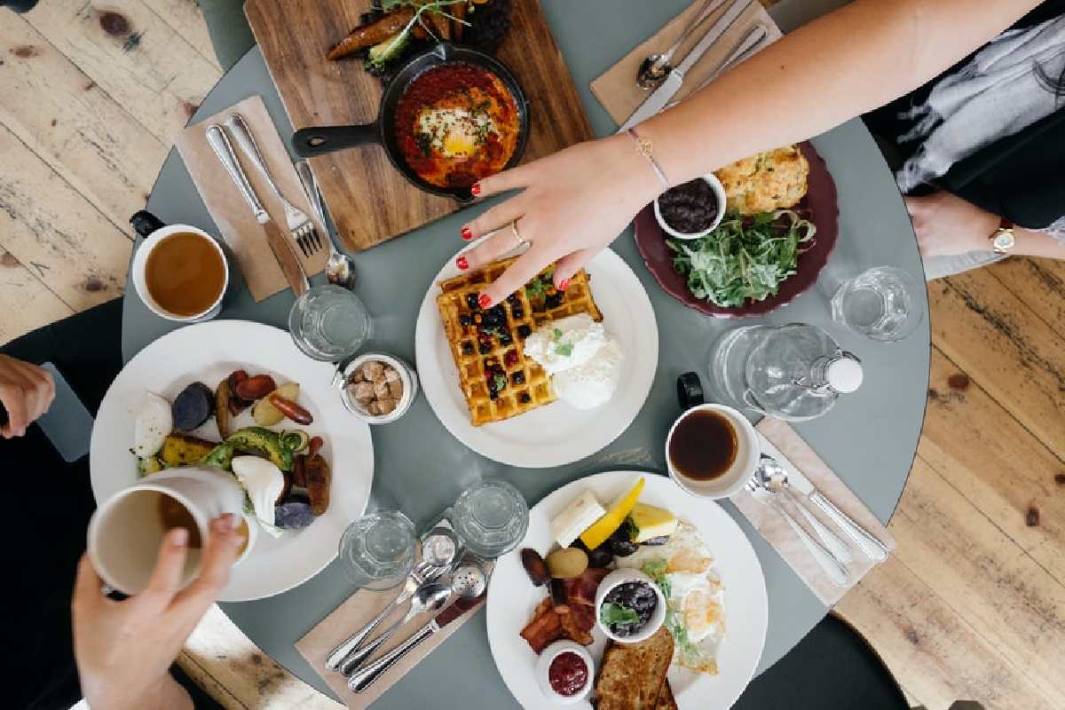 7 Common Signs and Symptoms of Eating Disorders: By Recovery Experts