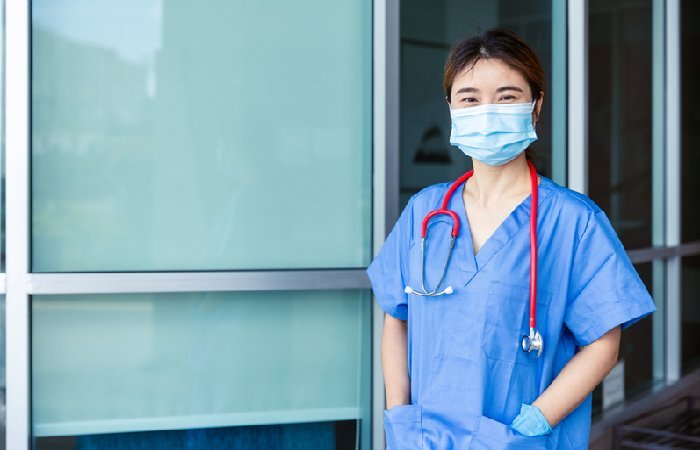 9 Best Scrubs for Warm Weather (1)