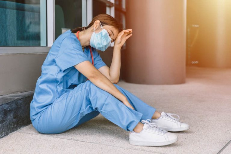 9 Best Scrubs for Warm Weather