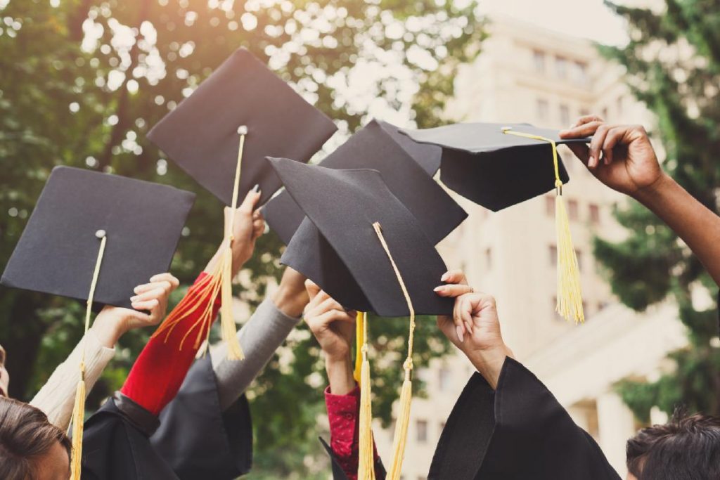 5 Stylish Graduation Outfit Ideas for High School or College